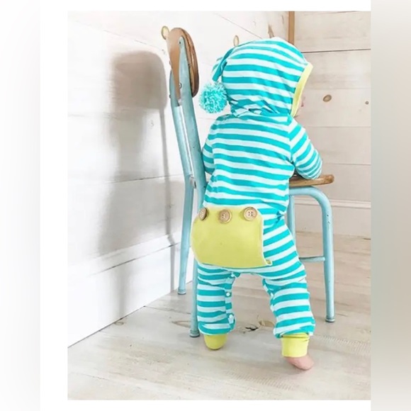 Atpapa Catpapa, one piece striped romper w/Pom Pom on attached hat, size 6-12 mo - Picture 3 of 5